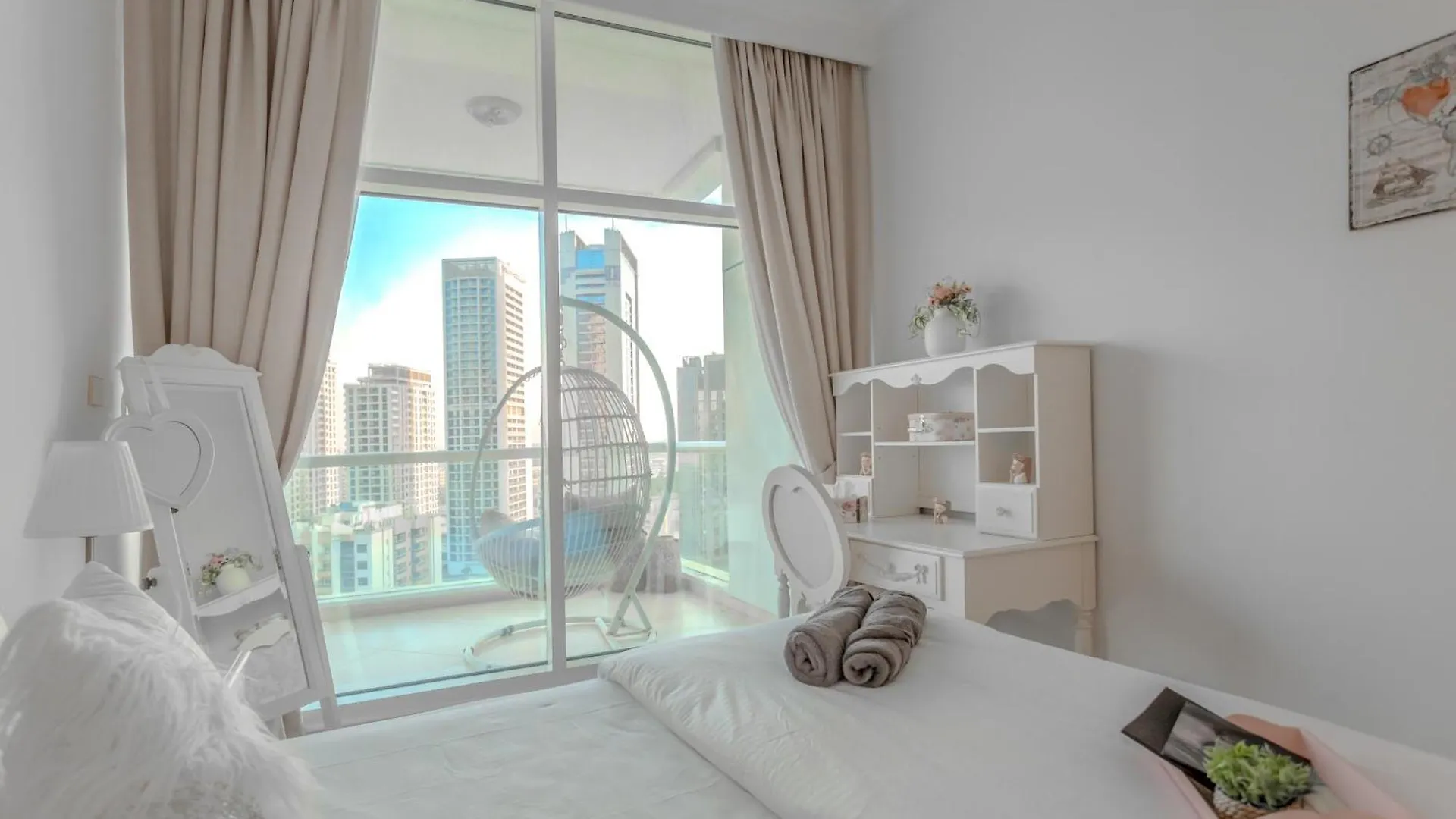 Elegant 2 Bedroom Apartment In Dubai Marina- Just 1 Min Walk From Jbr Beach